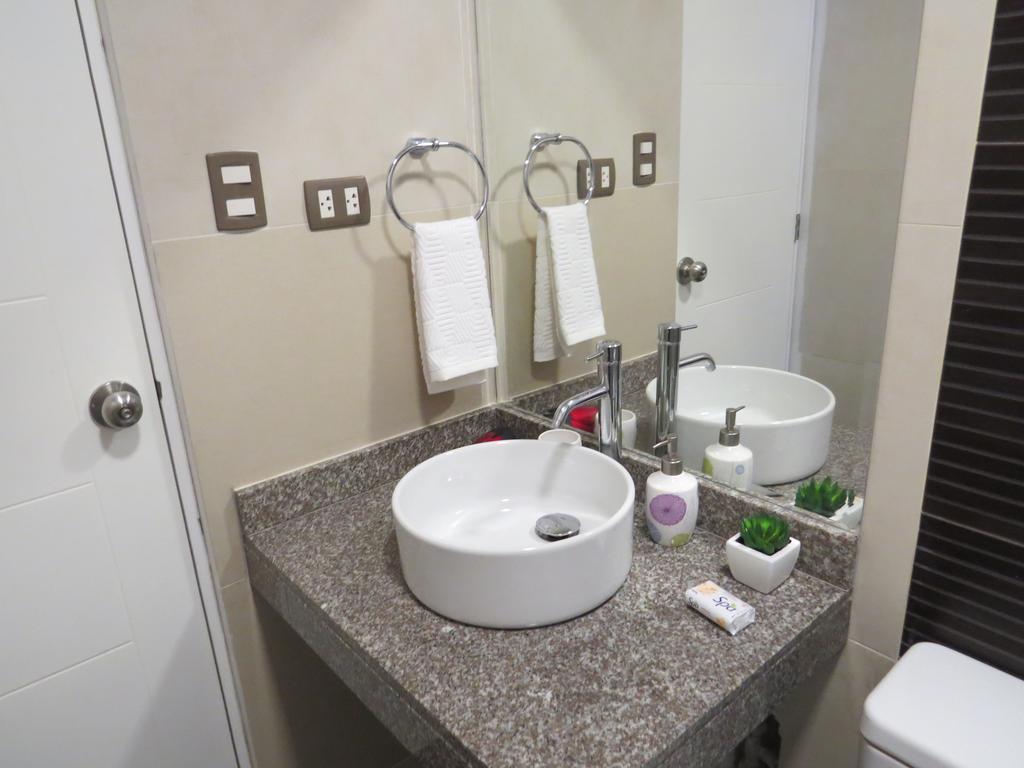 Spacious Apartment In Miraflores Лима Номер фото